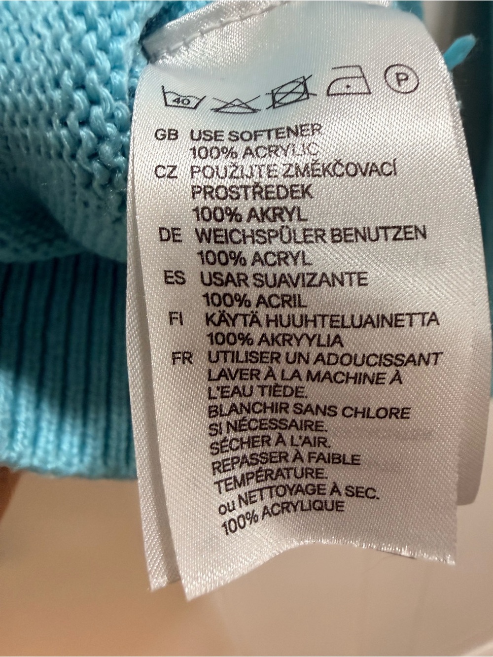 H&M Light Blue Minnie & Mickey Graphic Crewneck Sweater - Picture 3 of 7